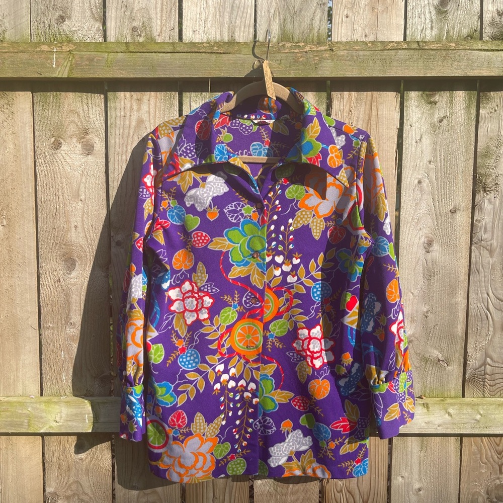 1970s psychedelic novelty floral blouse with large collar